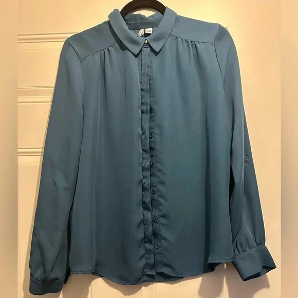 Elle Scalloped Trim Blue Blouse Top Size Medium - Picture 1 of 9